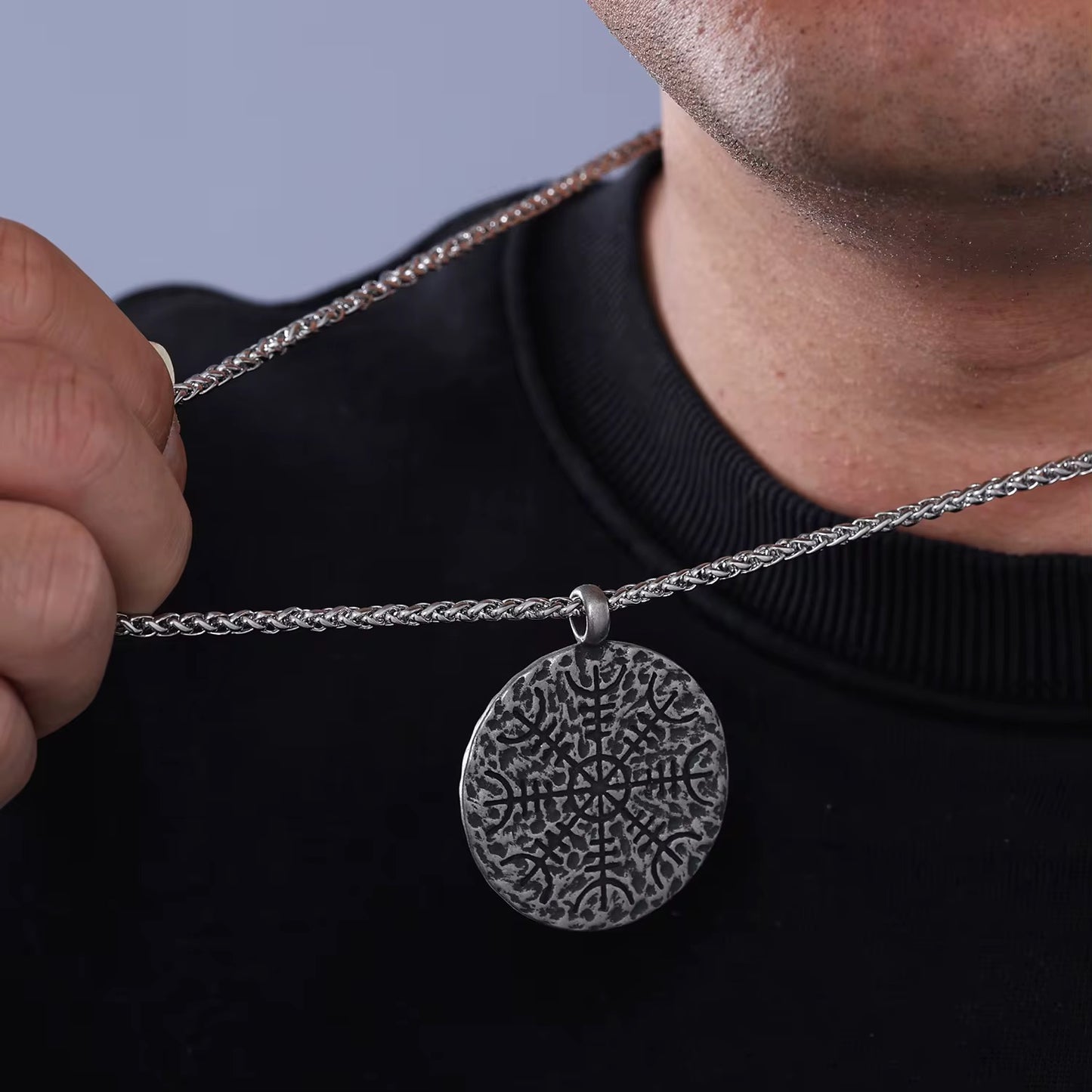 Vegvísir and Ægishjálmur
