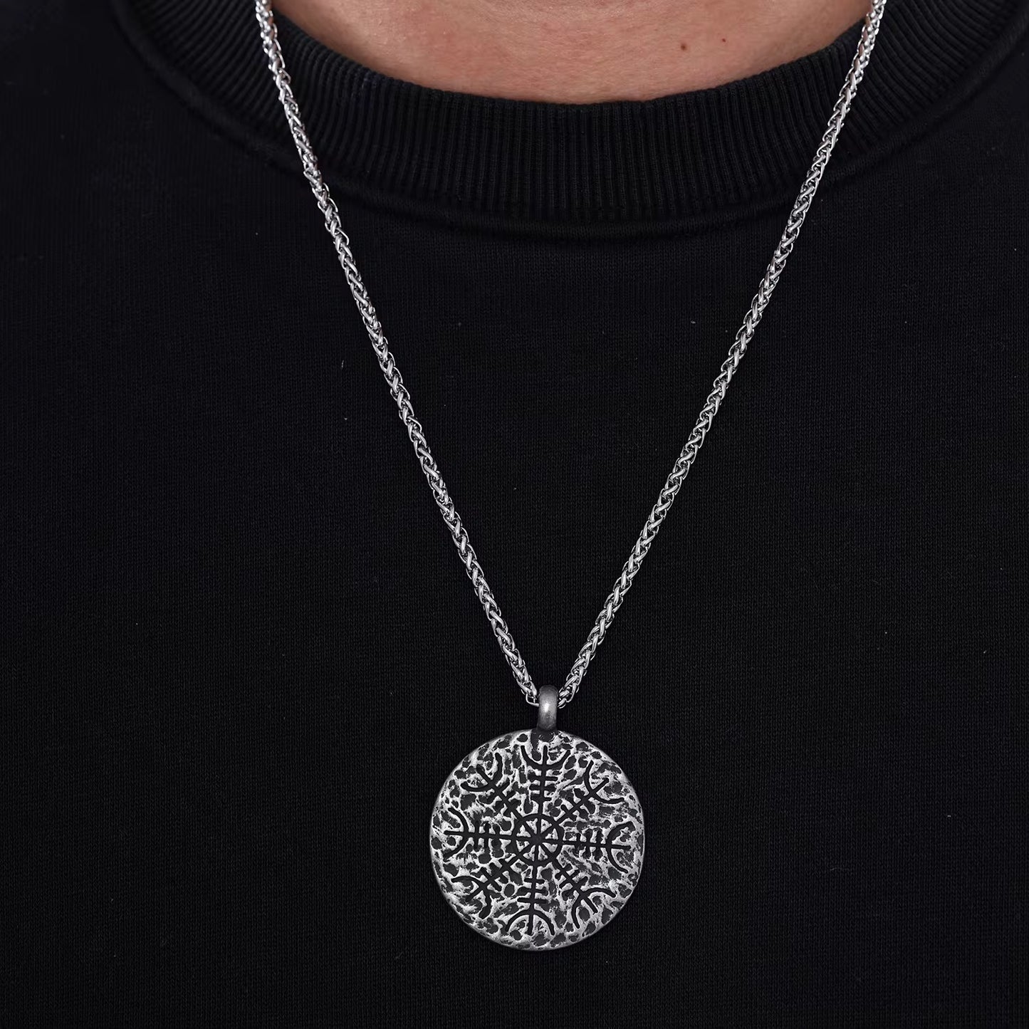 Vegvísir and Ægishjálmur